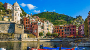Immobilienmarkt Italien 2026 – beliebte Küstenlagen wie Vernazza mit hoher Nachfrage
